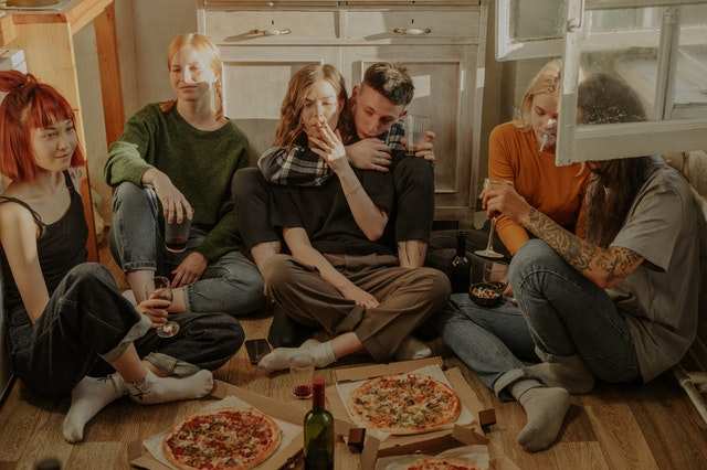 12 Ideas For Celebrating Collage dorm party –  Stock Photos and Images