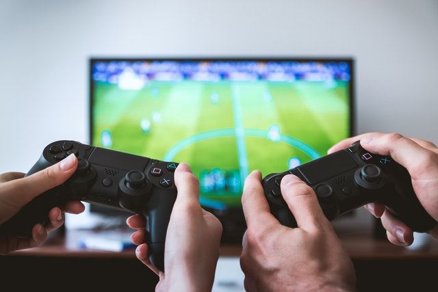 The Top 5 Reasons Why Startups Should Develop an Play-to-earn Online Gaming Platform