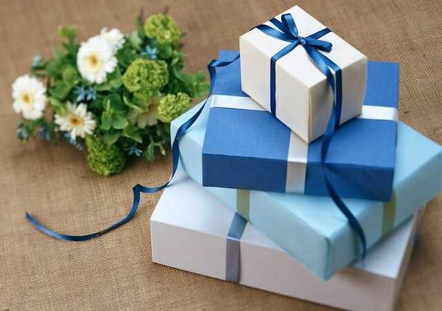 How Much to Give at a Wedding Gift